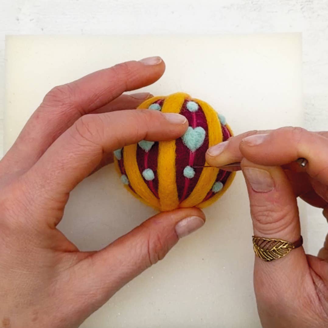 Bergin & Bath Needle Felting Kit – Vintage Baubles